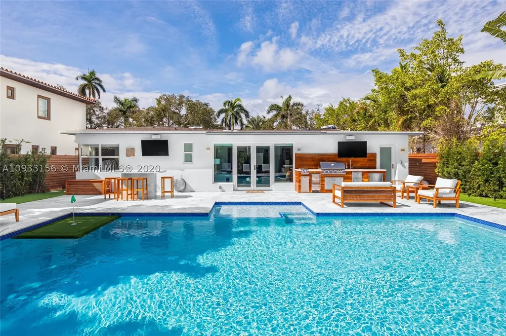 5225 N Bay Road Miami Beach FL 33140