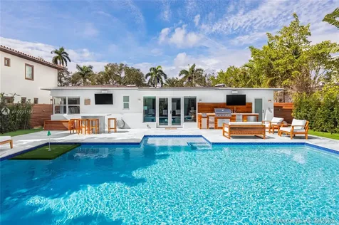 5225 N Bay Road Miami Beach FL 33140
