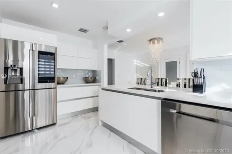 5225 N Bay Road Miami Beach FL 33140