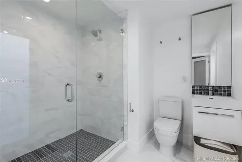 5225 N Bay Road Miami Beach FL 33140