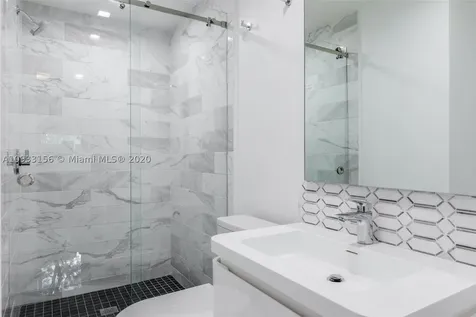 5225 N Bay Road Miami Beach FL 33140