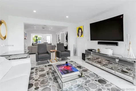 5225 N Bay Road Miami Beach FL 33140