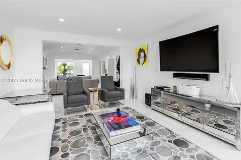 5225 N Bay Road Miami Beach FL 33140