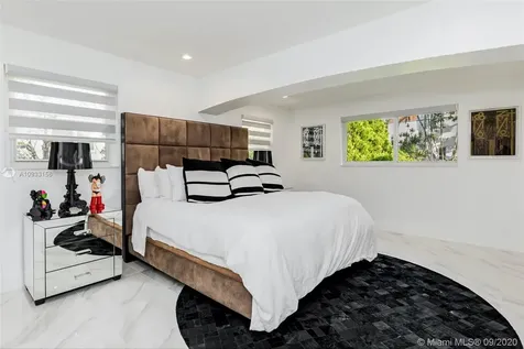 5225 N Bay Road Miami Beach FL 33140