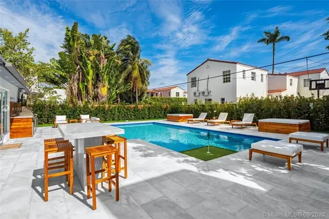 5225 N Bay Road Miami Beach FL 33140