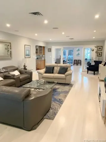 2085 Ixora Road North Miami FL 33181