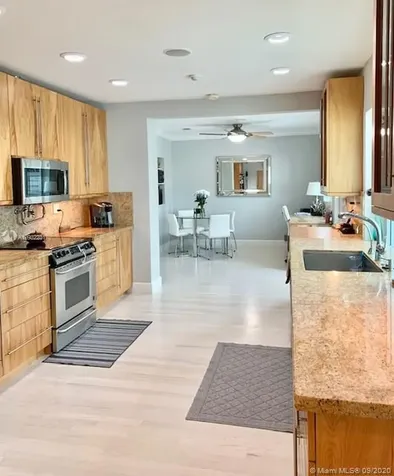 2085 Ixora Road North Miami FL 33181