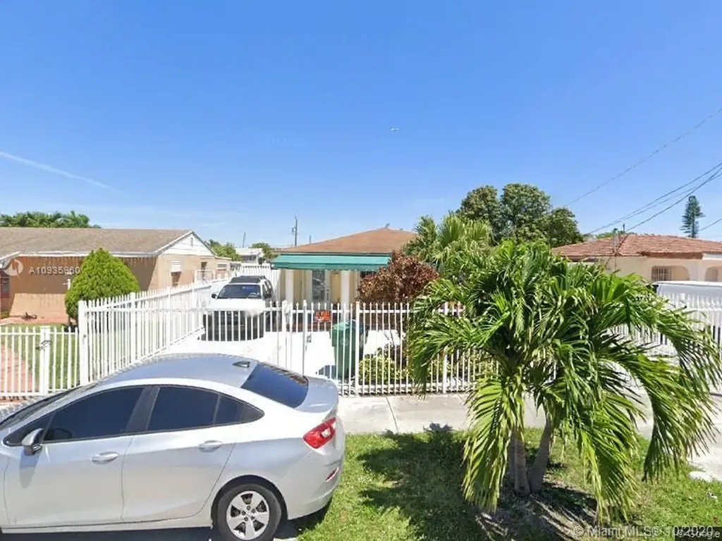 3331 NW 17th Street Miami FL 33125