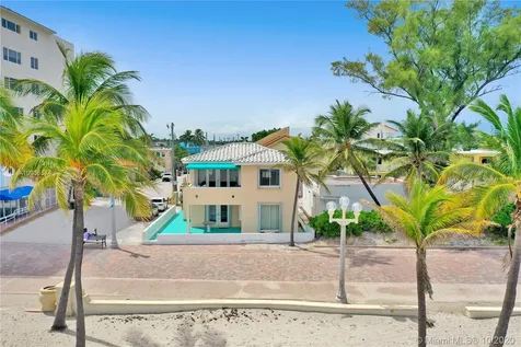 301 Oregon Street Hollywood FL 33019