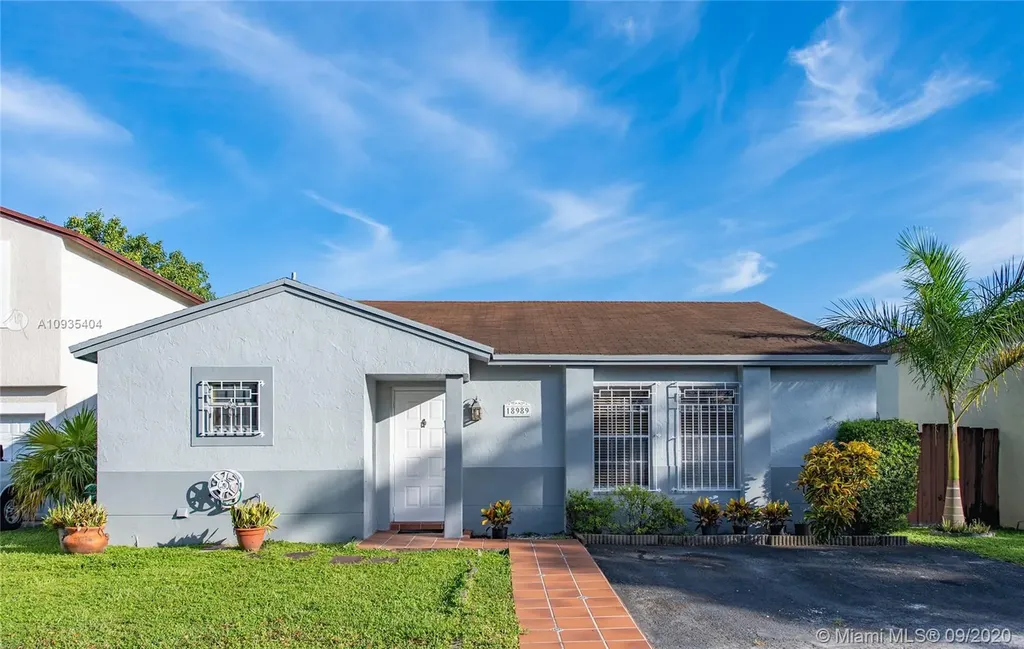 18989 NW 63rd Court Circle Hialeah FL 33015