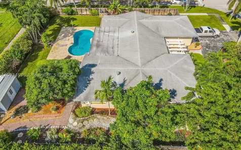5130 Jackson Street Hollywood FL 33021