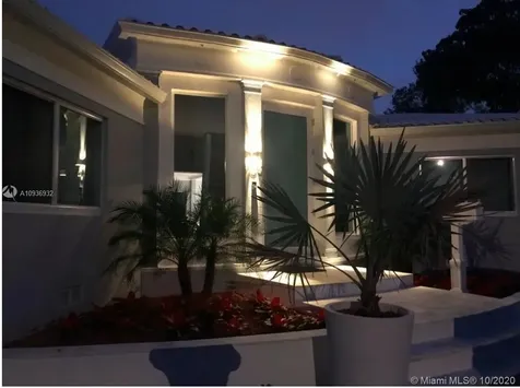 1100 N Southlake Drive Hollywood FL 33019