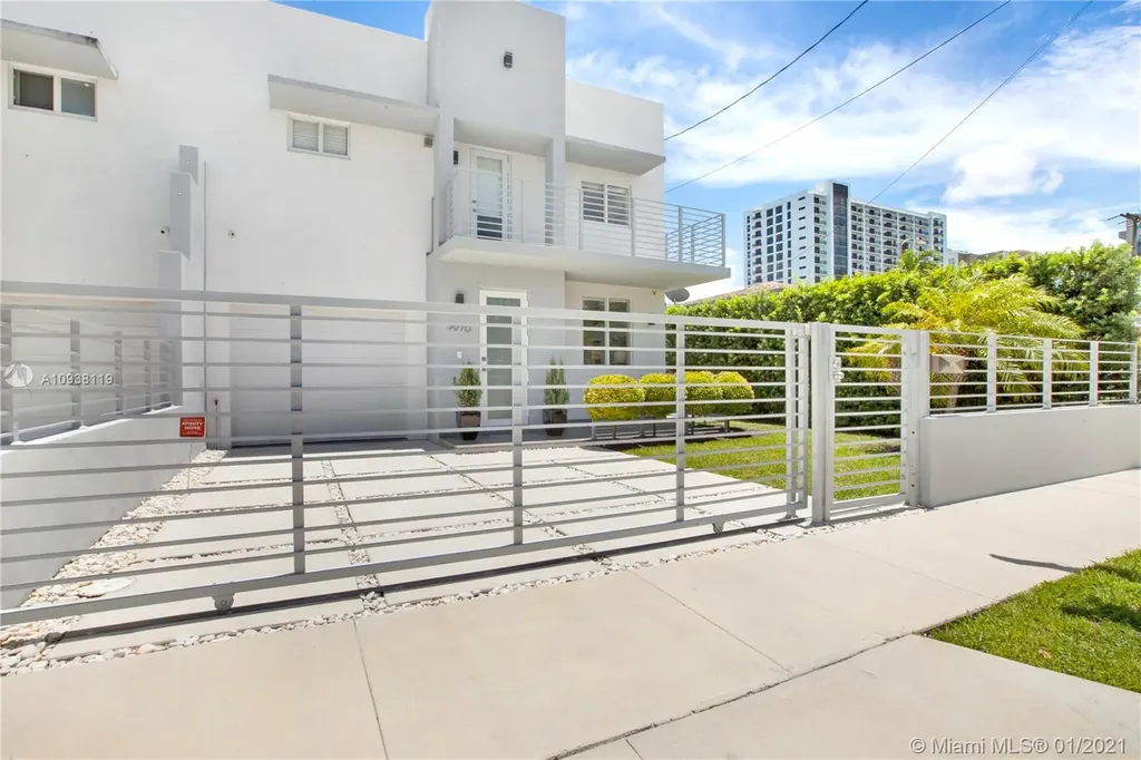 3070 SW 21st Terrace Miami FL 33145