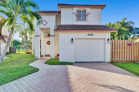 468 Lakeside Circle Sunrise FL 33326