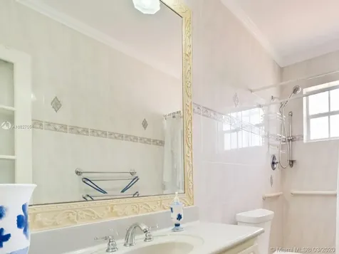 3905 W 4th Avenue Hialeah FL 33012