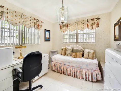 3905 W 4th Avenue Hialeah FL 33012