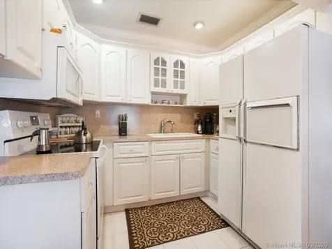 3905 W 4th Avenue Hialeah FL 33012