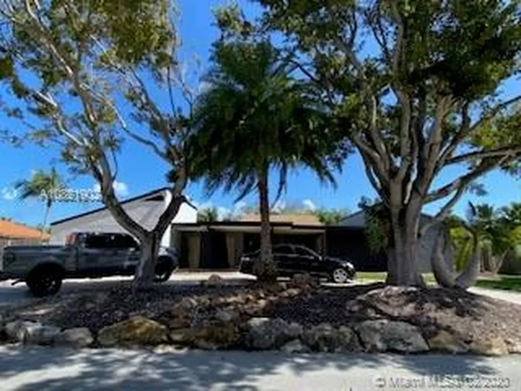 18425 SW 79th Court Cutler Bay FL 33157