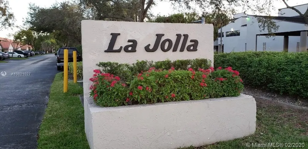 9032 SW 113th Place Circle E Miami FL 33176