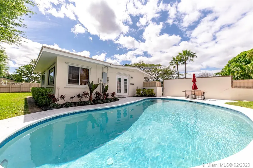 620 Sandlewood Lane Plantation FL 33317