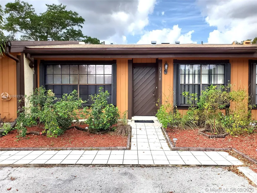 2310 Poinsetta Court Pembroke Pines FL 33026