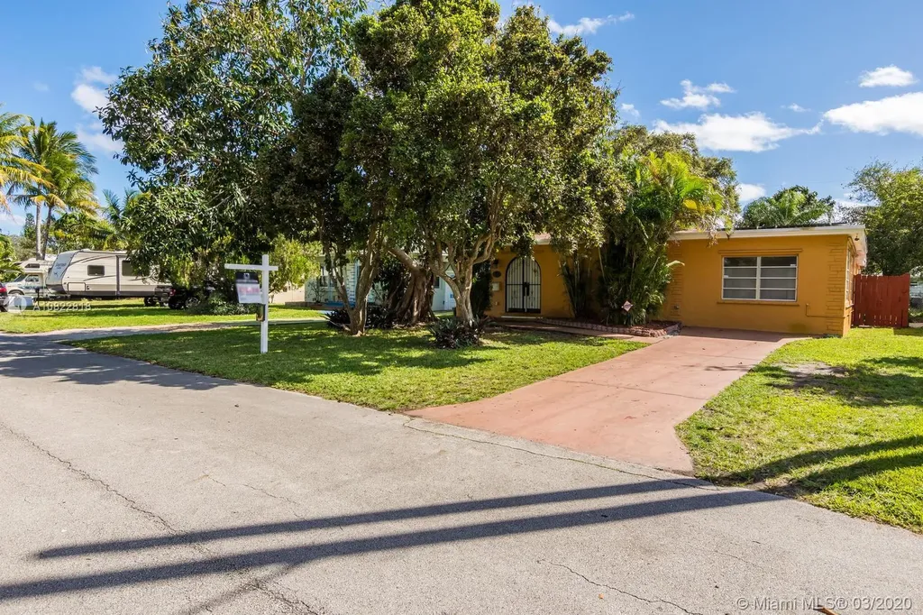 2630 Mckinley Street Hollywood FL 33020