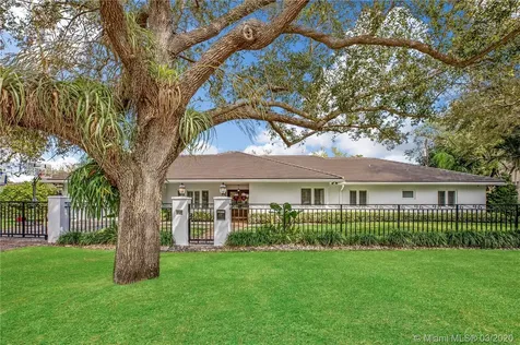 4915 San Amaro Court Coral Gables FL 33146