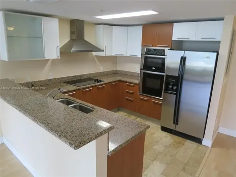 170 SE 14th Street Miami FL 33131