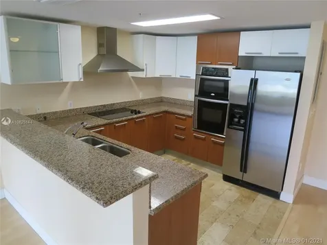 170 SE 14th Street Miami FL 33131