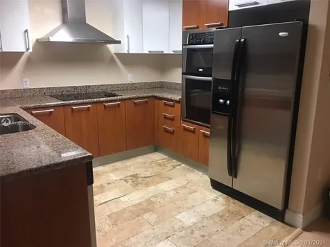 170 SE 14th Street Miami FL 33131
