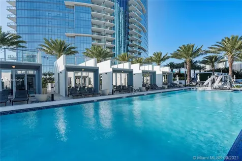 851 NE 1st Avenue Miami FL 33132