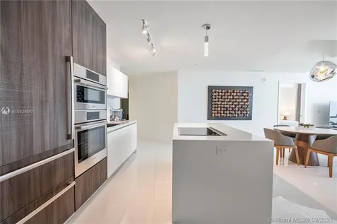 851 NE 1st Avenue Miami FL 33132