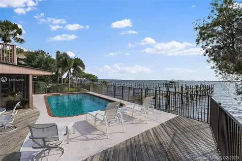 4230 NE Joes Point Road Stuart FL 34996