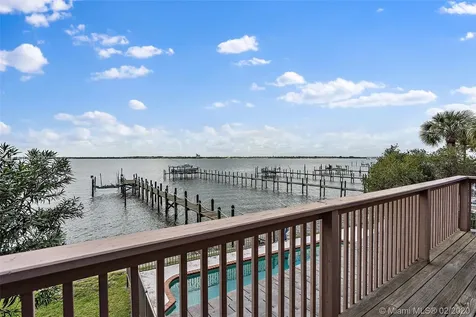 4230 NE Joes Point Road Stuart FL 34996