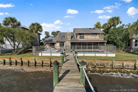 4230 NE Joes Point Road Stuart FL 34996