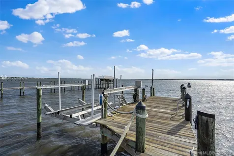 4230 NE Joes Point Road Stuart FL 34996