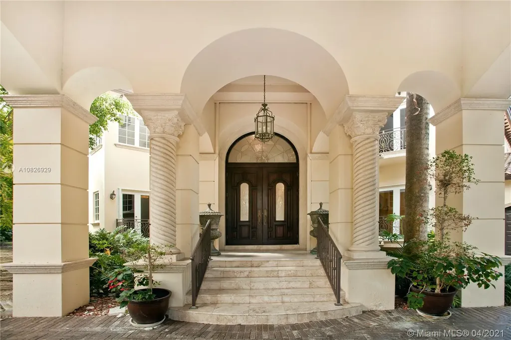 272 Veleros Court Coral Gables FL 33143