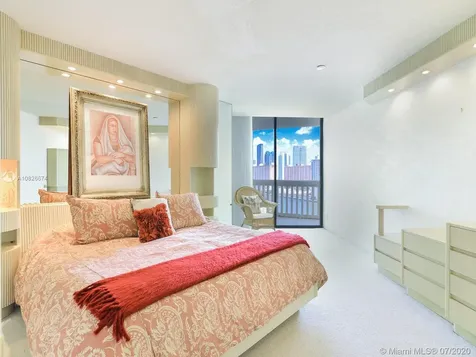 2800 Island Boulevard Aventura FL 33160