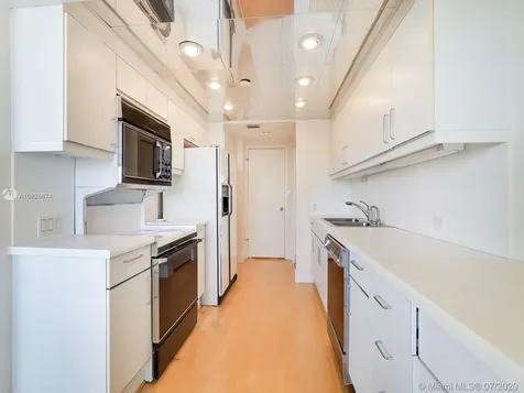 2800 Island Boulevard Aventura FL 33160