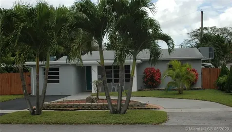 2421 N 58th Terrace Hollywood FL 33021