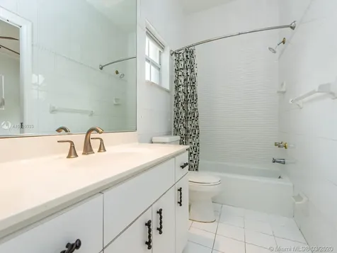 8198 SW 84th Terrace Miami FL 33143