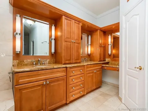8198 SW 84th Terrace Miami FL 33143