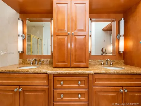 8198 SW 84th Terrace Miami FL 33143