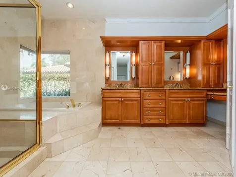 8198 SW 84th Terrace Miami FL 33143