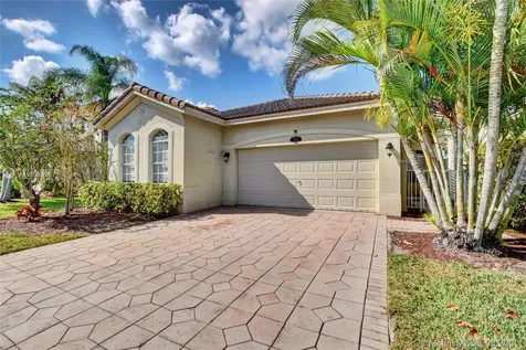 10637 Falls Street Wellington FL 33414