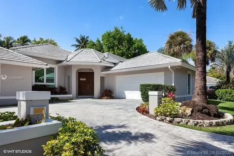 11036 SW 77th Court Circle Pinecrest FL 33156