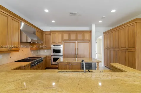 530 N Parkway Golden Beach FL 33160
