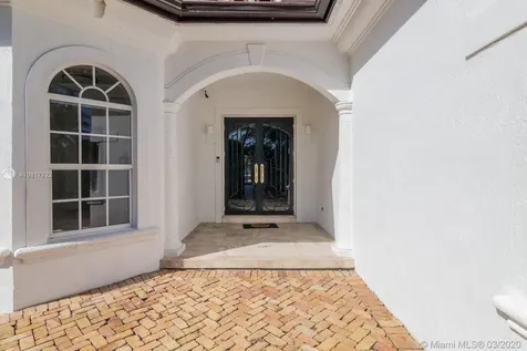 530 N Parkway Golden Beach FL 33160