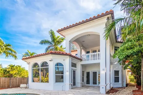 530 N Parkway Golden Beach FL 33160