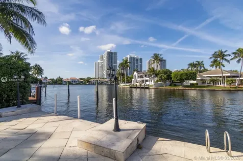 530 N Parkway Golden Beach FL 33160